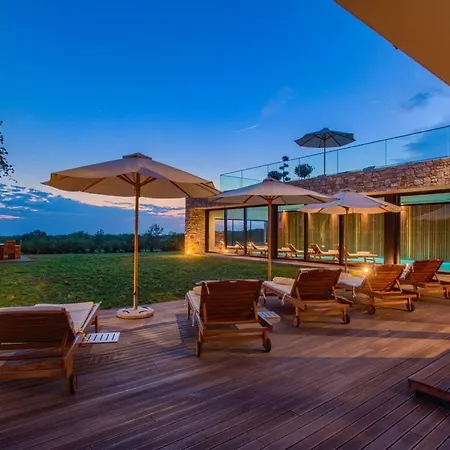 Luxury Sea View Villa *
